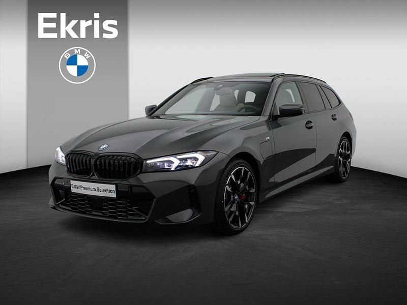 Grijs Gebruikt 2025 BMW 330e Comfort Edition Stationwagen | € 75.695 - Afbeelding 1/4