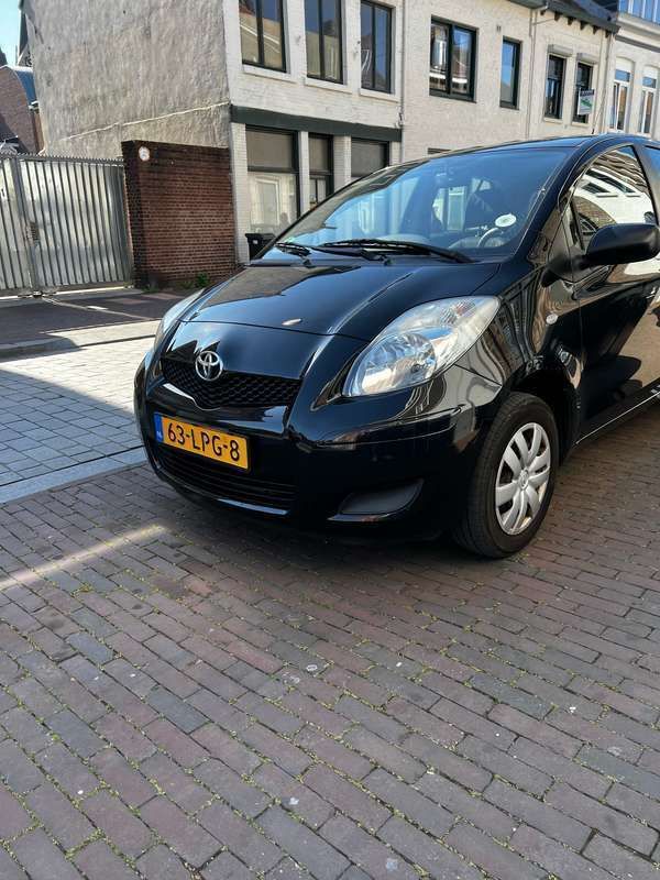 Gebruikt 2010 Toyota Yaris Sedan | € 2.900 (Eerlijke prijs) - Afbeelding 1/4