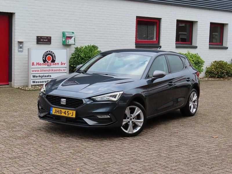 Grijs Occasion 2021 Seat Leon Business Hatchback | € 22.400 (Eerlijke prijs) - Afbeelding 1/4
