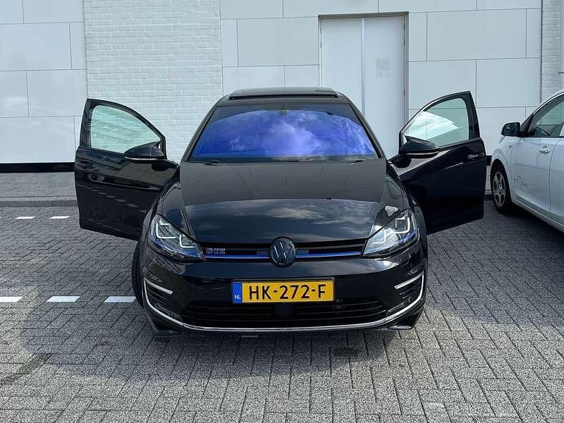 Zwart Gebruikt 2015 VW Golf VII GTE Stationwagen | € 16.000 - Afbeelding 1/4