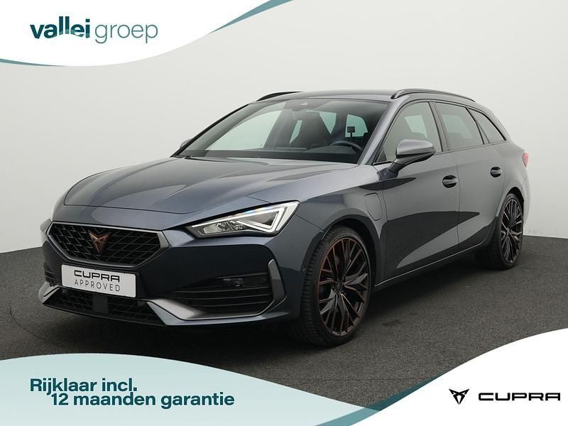 Grijs Gebruikt 2022 Cupra Leon VZ Stationwagen | € 29.900 (Iets duurder) - Afbeelding 1/4