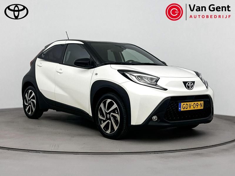 Wit Gebruikt 2024 Toyota Aygo X Pulse SUV | € 19.499 - Afbeelding 1/4