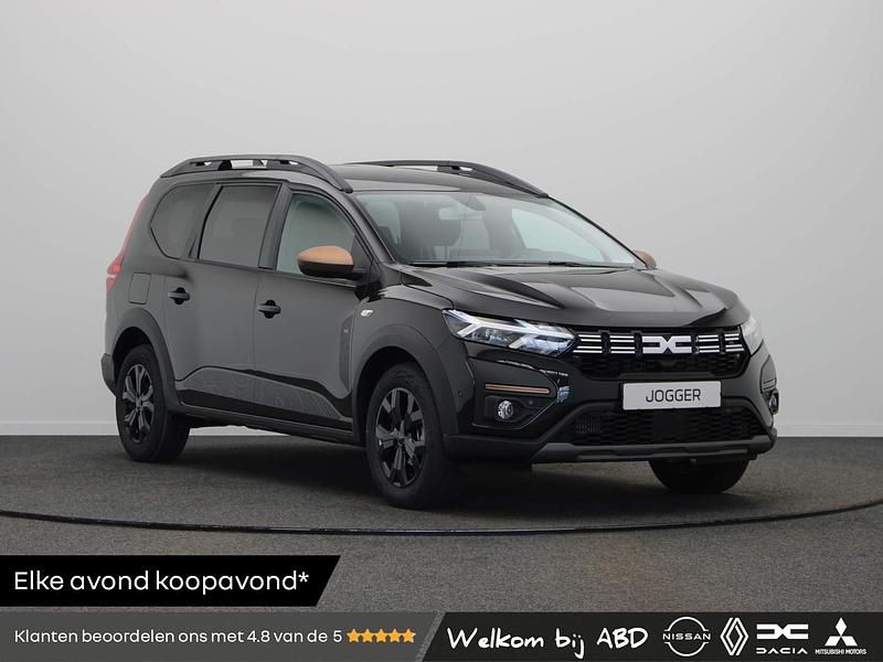 Zwart Gebruikt 2025 Dacia Jogger Extreme MPV | € 28.940 (Eerlijke prijs) - Afbeelding 1/3
