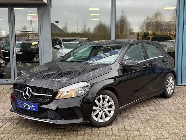 Zwart Gebruikt 2017 Mercedes A180 Business Hatchback | € 12.950 (Goede deal) - Afbeelding 1/4