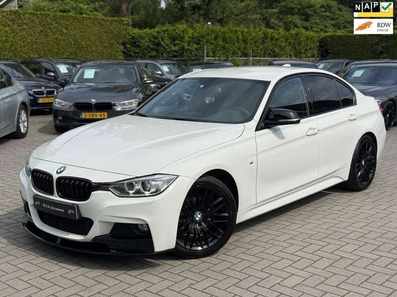 Wit, metallic lak Gebruikt 2015 BMW 316 Executive Sedan | € 17.950 (Duur) - Afbeelding 1/4