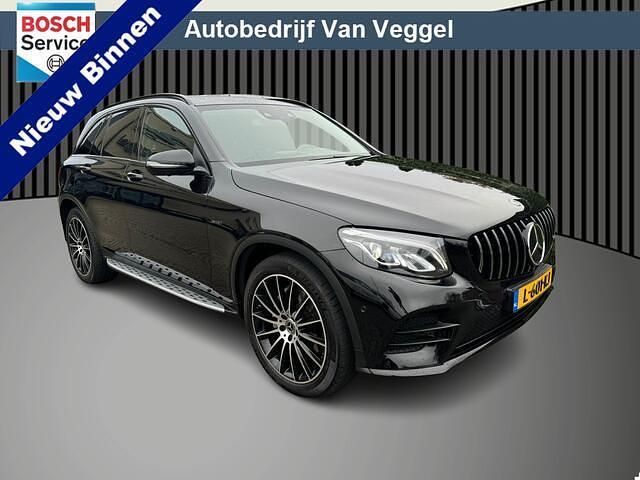 Zwart (metallic) Gebruikt 2017 Mercedes GLC300 SUV | € 36.950 (Duur) - Afbeelding 1/4