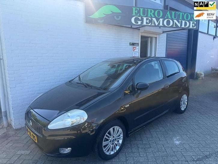 Zwart (metallic) Occasion 2006 Fiat Grande Punto Hatchback | € 1.699 (Eerlijke prijs) - Afbeelding 1/4