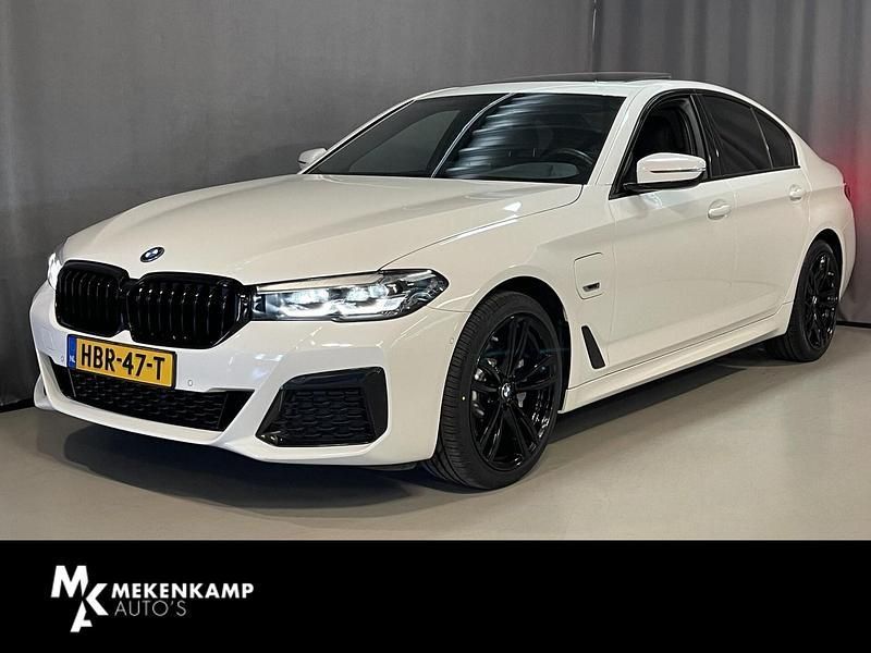 Wit Gebruikt 2022 BMW 530 M Sport Sedan | € 43.450 (Eerlijke prijs) - Afbeelding 1/4