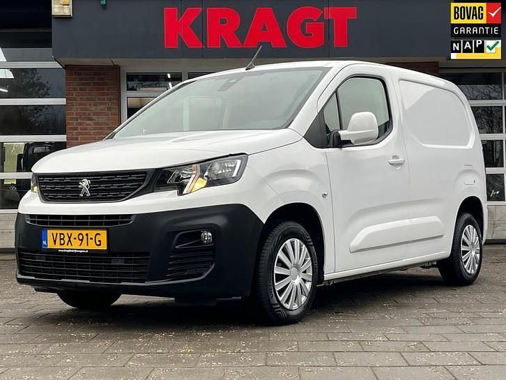 Wit Gebruikt 2019 Peugeot Partner Premium MPV | € 9.450 (Goede deal) - Afbeelding 1/4