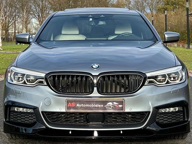 Grijs Gebruikt 2017 BMW 530e M Sport Sedan | € 37.950 - Afbeelding 1/4