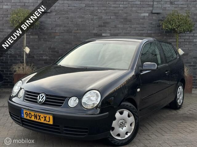 Zwart Gebruikt 2004 VW Polo Comfortline Hatchback | € 1.295 (Eerlijke prijs) - Afbeelding 1/4