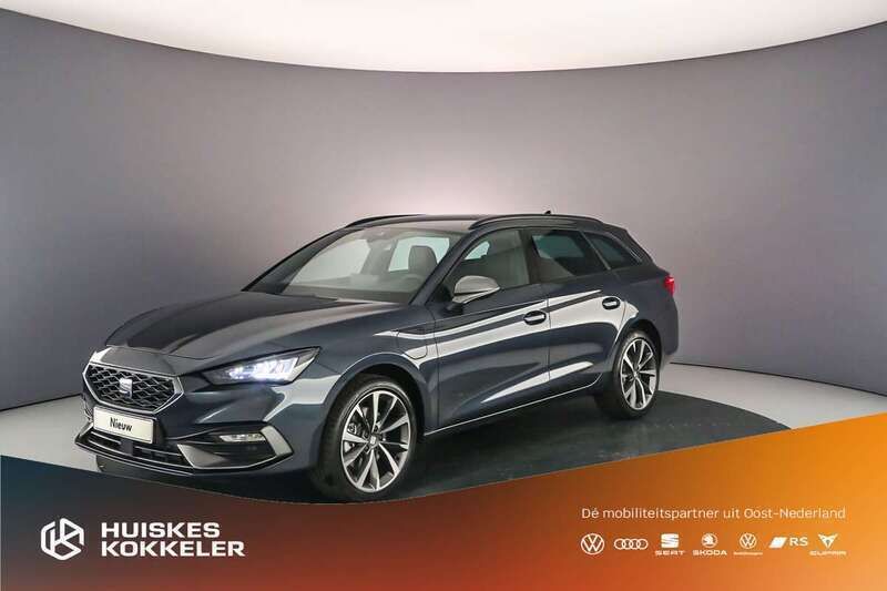Blauw, metallic lak Nieuw 2025 Seat Leon FR Stationwagen | € 39.790 (Duur) - Afbeelding 1/4