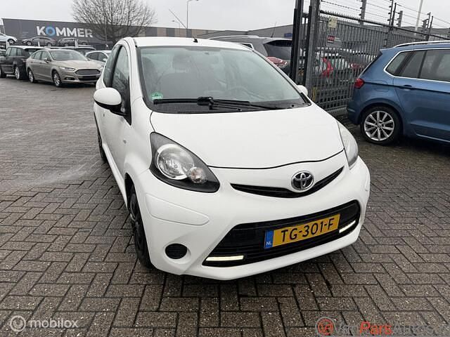 Wit Occasion 2014 Toyota Aygo Hatchback | € 4.999 (Eerlijke prijs) - Afbeelding 1/4