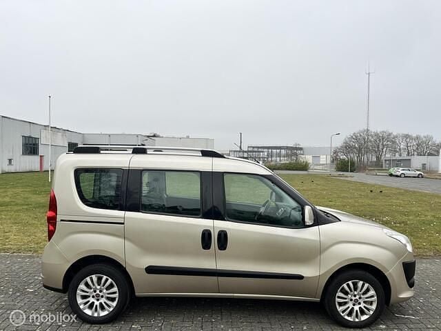 Occasion Fiat Doblò Emotion 95 PK (69 kW) 2010 Beige MPV