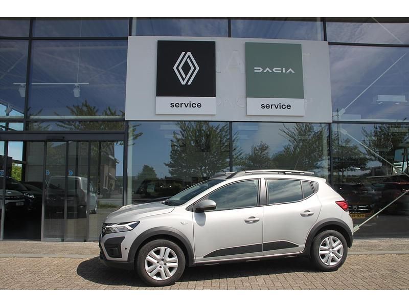 Grijs Gebruikt 2024 Dacia Sandero Expression Hatchback | € 19.925 (Eerlijke prijs) - Afbeelding 1/4