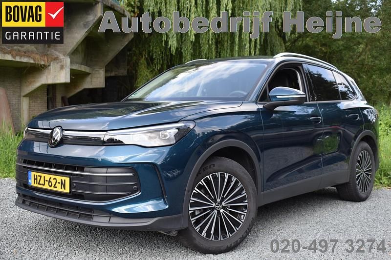 Blauw Gebruikt 2024 VW Tiguan Life SUV | € 39.945 (Eerlijke prijs) - Afbeelding 1/4