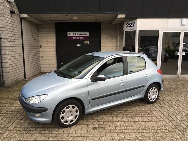 Occasion Peugeot 206 75 PK (55 kW) 2005 Grijs (metallic) Hatchback