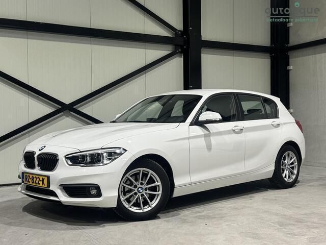 Wit Gebruikt 2018 BMW 118 Executive Hatchback | € 15.740 (Goede deal) - Afbeelding 1/4