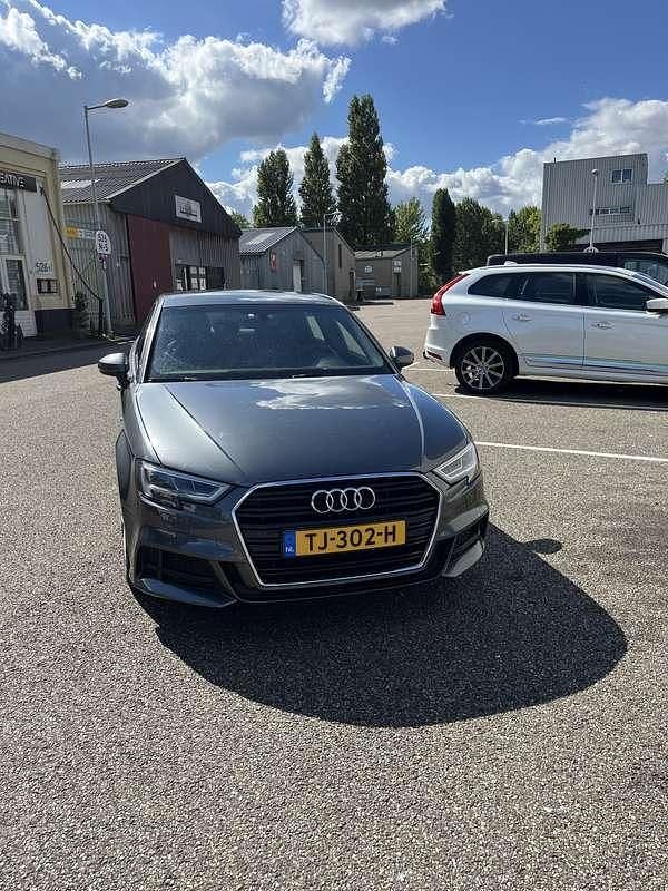 Grijs Gebruikt 2018 Audi A3 Hatchback | € 16.000 (Goede deal) - Afbeelding 1/4
