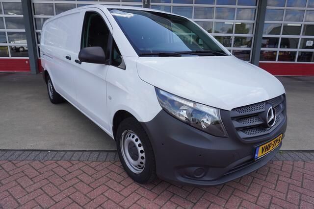 Wit Gebruikt 2020 Mercedes Vito MPV | € 27.950 (Duur) - Afbeelding 1/4