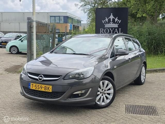 Grijs Gebruikt 2014 Opel Astra Cosmo Stationwagen | € 5.990 (Eerlijke prijs) - Afbeelding 1/4