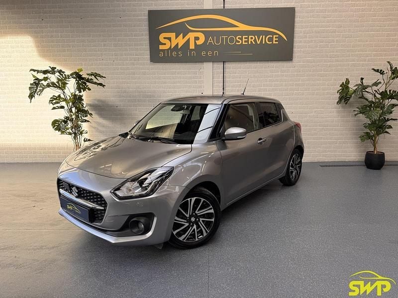 Zilver Gebruikt 2020 Suzuki Swift Style Hatchback | € 18.845 - Afbeelding 1/4