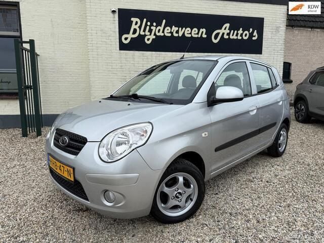 Grijs, metallic lak Gebruikt 2010 Kia Picanto Hatchback | € 2.750 (Eerlijke prijs) - Afbeelding 1/4