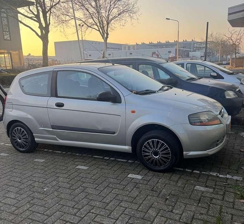 Grijs Gebruikt 2005 Chevrolet Kalos Hatchback | € 700 (Goede deal) - Afbeelding 1/4