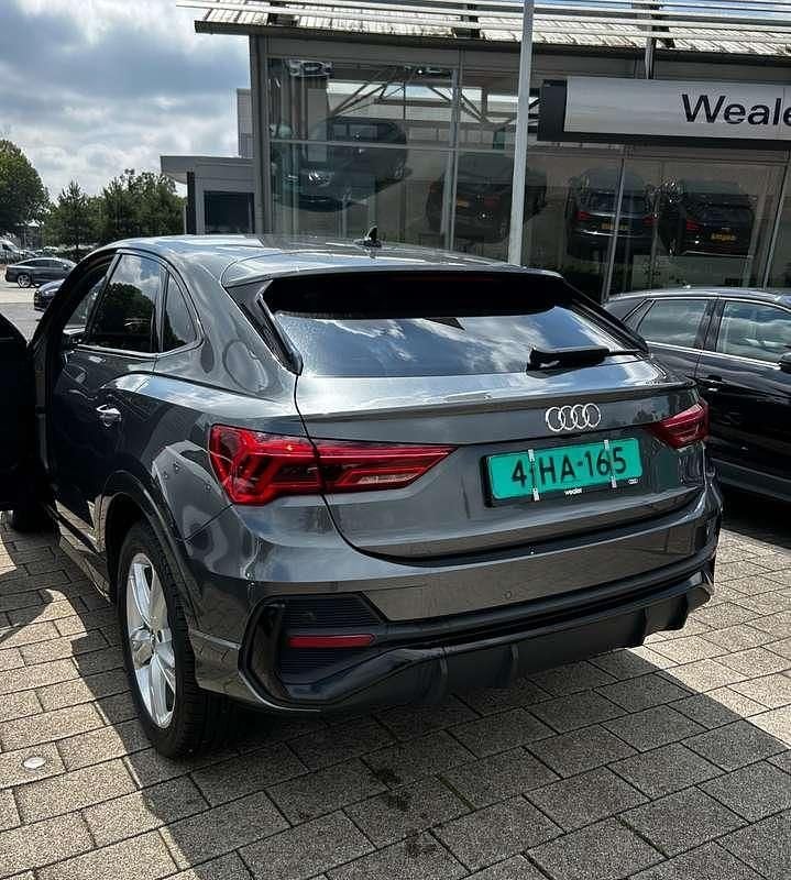 Grijs Gebruikt 2020 Audi Q3 Proline SUV | € 39.995 - Afbeelding 1/4