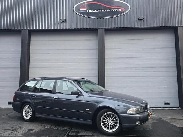 Grijs Gebruikt 1997 BMW 523 Executive Stationwagen | € 2.499 (Eerlijke prijs) - Afbeelding 1/4