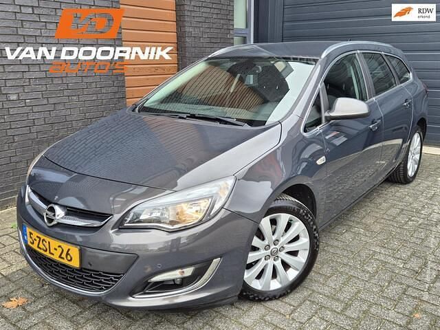 Grijs Gebruikt 2013 Opel Astra Sport Stationwagen | € 6.450 (Eerlijke prijs) - Afbeelding 1/4
