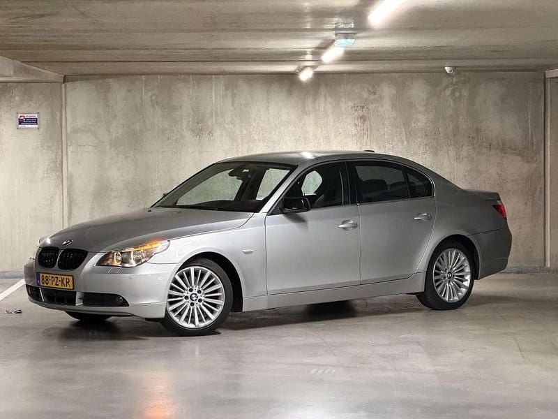 Zilver Occasion 2004 BMW 520 Sedan | € 3.700 (Goede deal) - Afbeelding 1/4