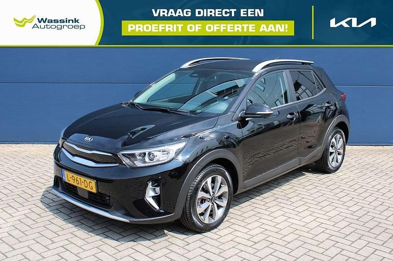 Zwart Gebruikt 2021 Kia Stonic SUV | € 17.940 (Eerlijke prijs) - Afbeelding 1/4