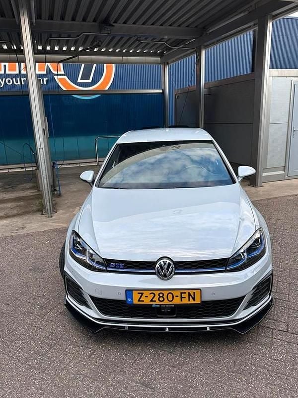 Occasion 2018 VW e-Golf Hatchback | € 16.999 (Goede deal) - Afbeelding 1/4