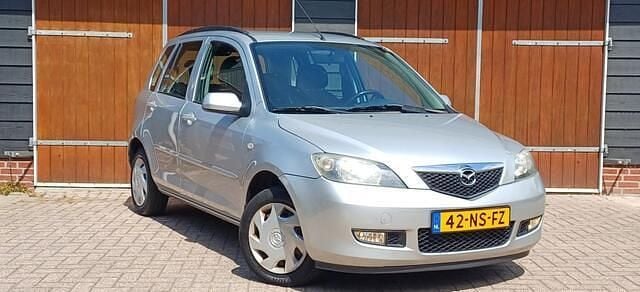 Grijs Gebruikt 2004 Mazda 2 Touring MPV | € 3.450 (Iets duurder) - Afbeelding 1/4