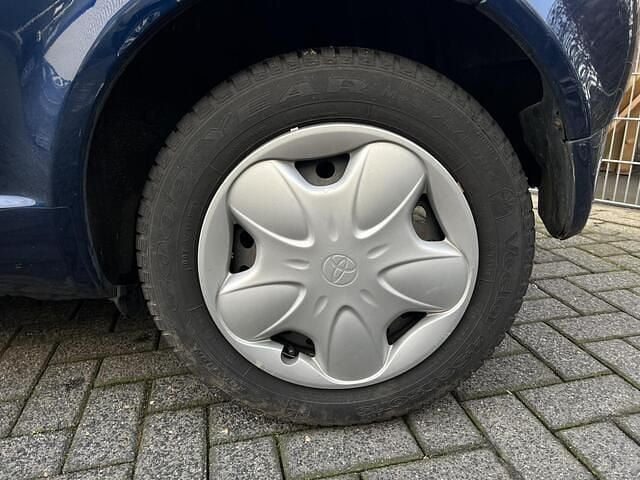 Occasion Toyota Yaris 86 PK (63 kW) 2002 Blauw Hatchback