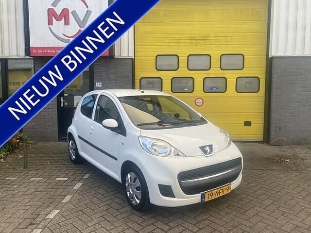 Wit Gebruikt 2010 Peugeot 107 Urban Move Hatchback | € 3.250 (Eerlijke prijs) - Afbeelding 1/4