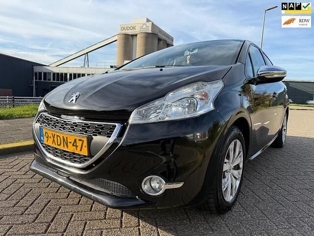 Zwart Gebruikt 2014 Peugeot 208 Style Hatchback | € 3.750 (Goede deal) - Afbeelding 1/4
