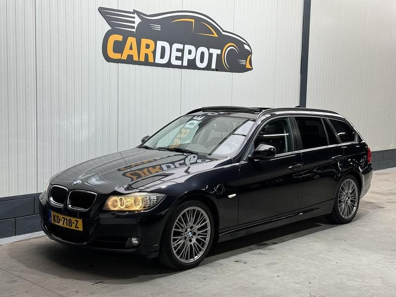Zwart Gebruikt 2010 BMW 318 Stationwagen | € 5.799 (Eerlijke prijs) - Afbeelding 1/4