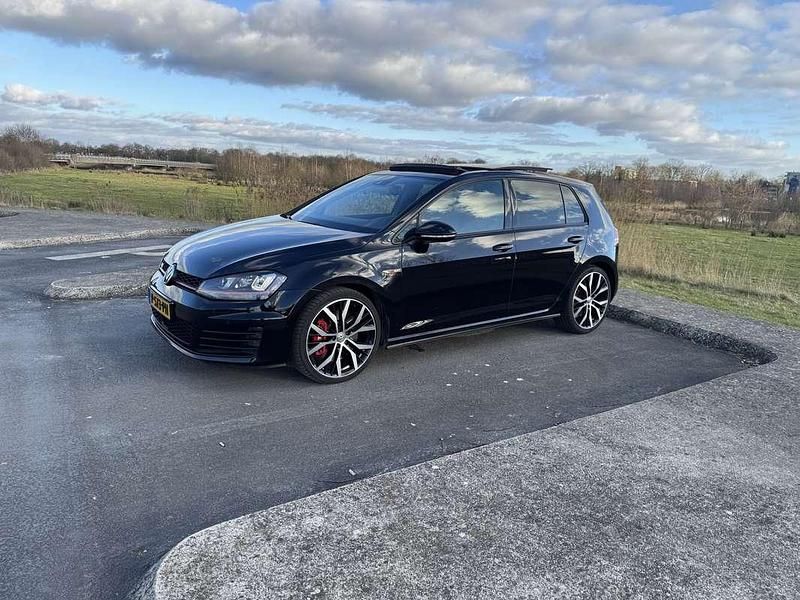 Zwart Gebruikt 2016 VW Golf VII GTI Stationwagen | € 16.250 (Super prijs) - Afbeelding 1/4