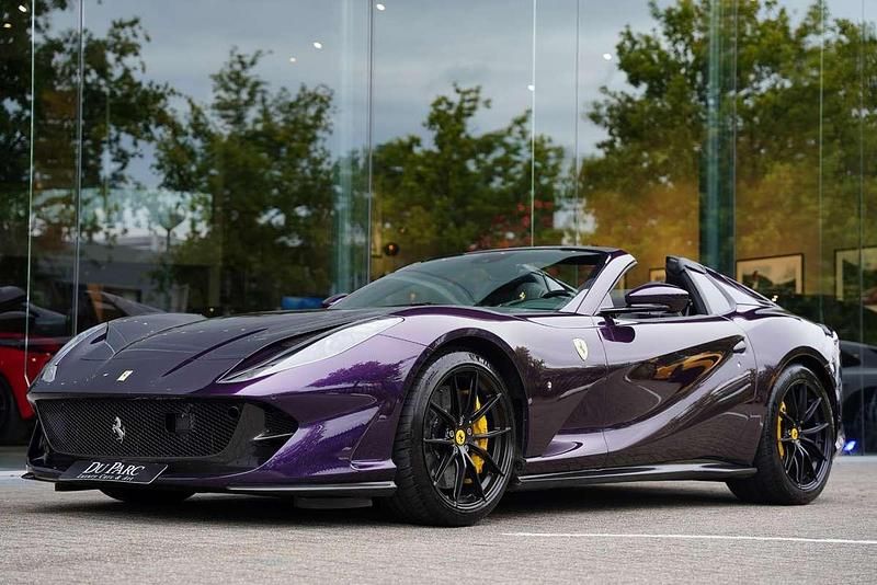 Paars Gebruikt 2023 Ferrari 812 Cabriolet | € 599.888 - Afbeelding 1/4