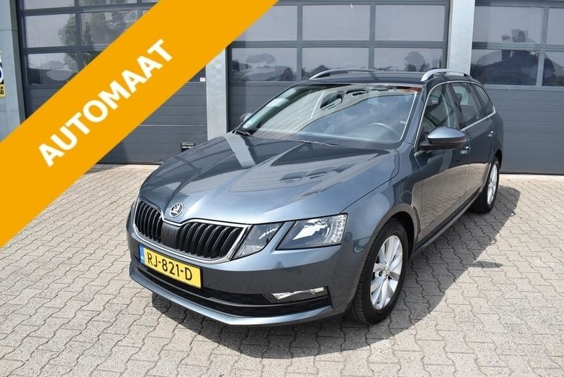 Grijs Gebruikt 2018 Skoda Octavia Business Line Stationwagen | € 19.830 (Iets duurder) - Afbeelding 1/4