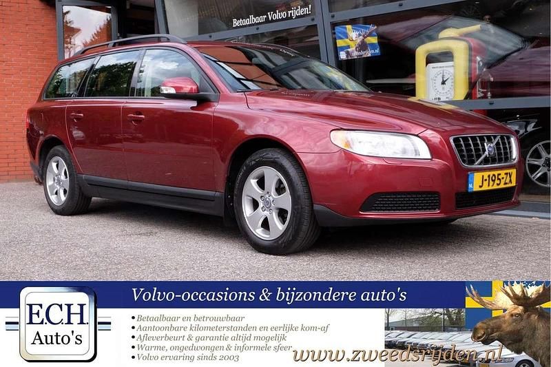 Rood Gebruikt 2009 Volvo V70 Stationwagen | € 6.950 (Eerlijke prijs) - Afbeelding 1/4