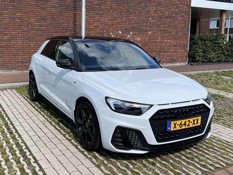 Wit Gebruikt 2023 Audi A1 Proline Hatchback | € 30.750 (Iets duurder) - Afbeelding 1/4
