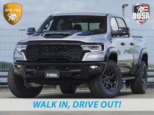 Wit Nieuw 2025 Dodge Ram Pickup | € 109.950 - Afbeelding 1/4