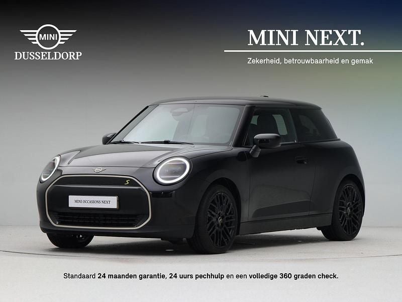 Zwart Gebruikt 2024 Mini Cooper SE Favoured Hatchback | € 33.950 (Goede deal) - Afbeelding 1/4