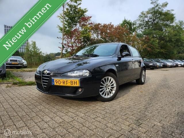 Zwart Gebruikt 2005 Alfa Romeo 147 Distinctive Hatchback | € 2.450 (Duur) - Afbeelding 1/4