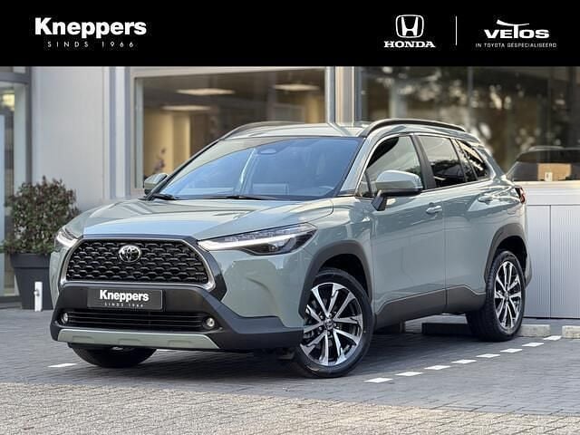 Groen Gebruikt 2025 Toyota Corolla Cross Style SUV | € 37.950 - Afbeelding 1/4