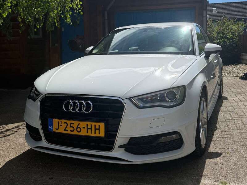Wit Gebruikt 2015 Audi A3 Sportback Hatchback | € 12.000 - Afbeelding 1/4