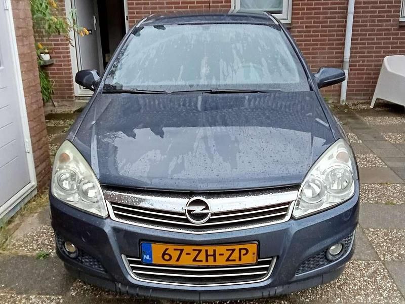 Blauw Occasion 2008 Opel Astra Hatchback | € 1.500 (Goede deal) - Afbeelding 1/4